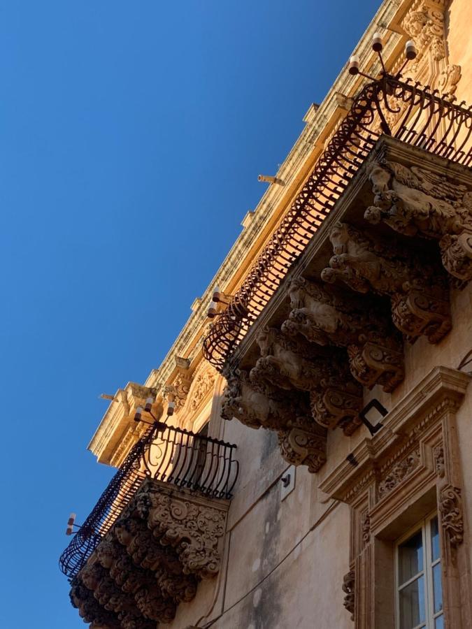 Esperia Luxury Suite & Apartment Noto Exteriör bild